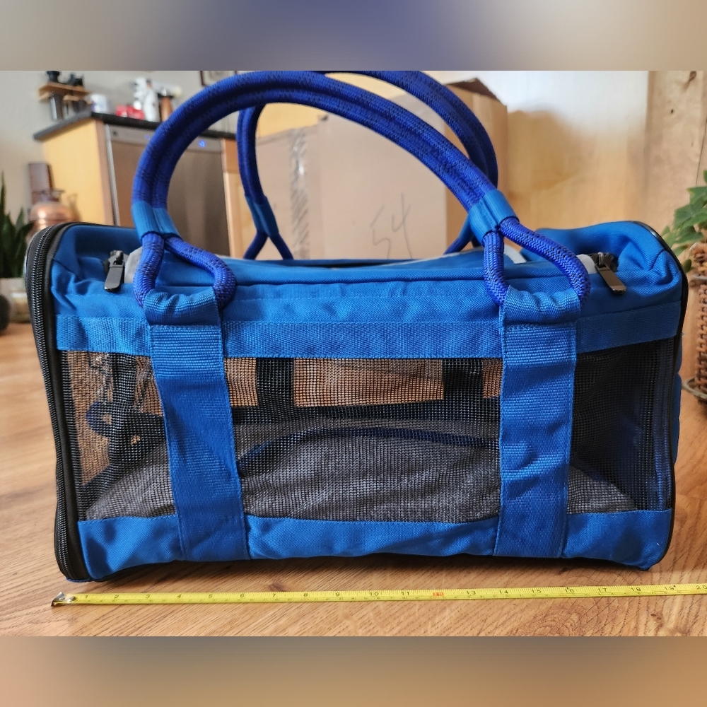 Roverlund Out-of-Office Pet Carrier